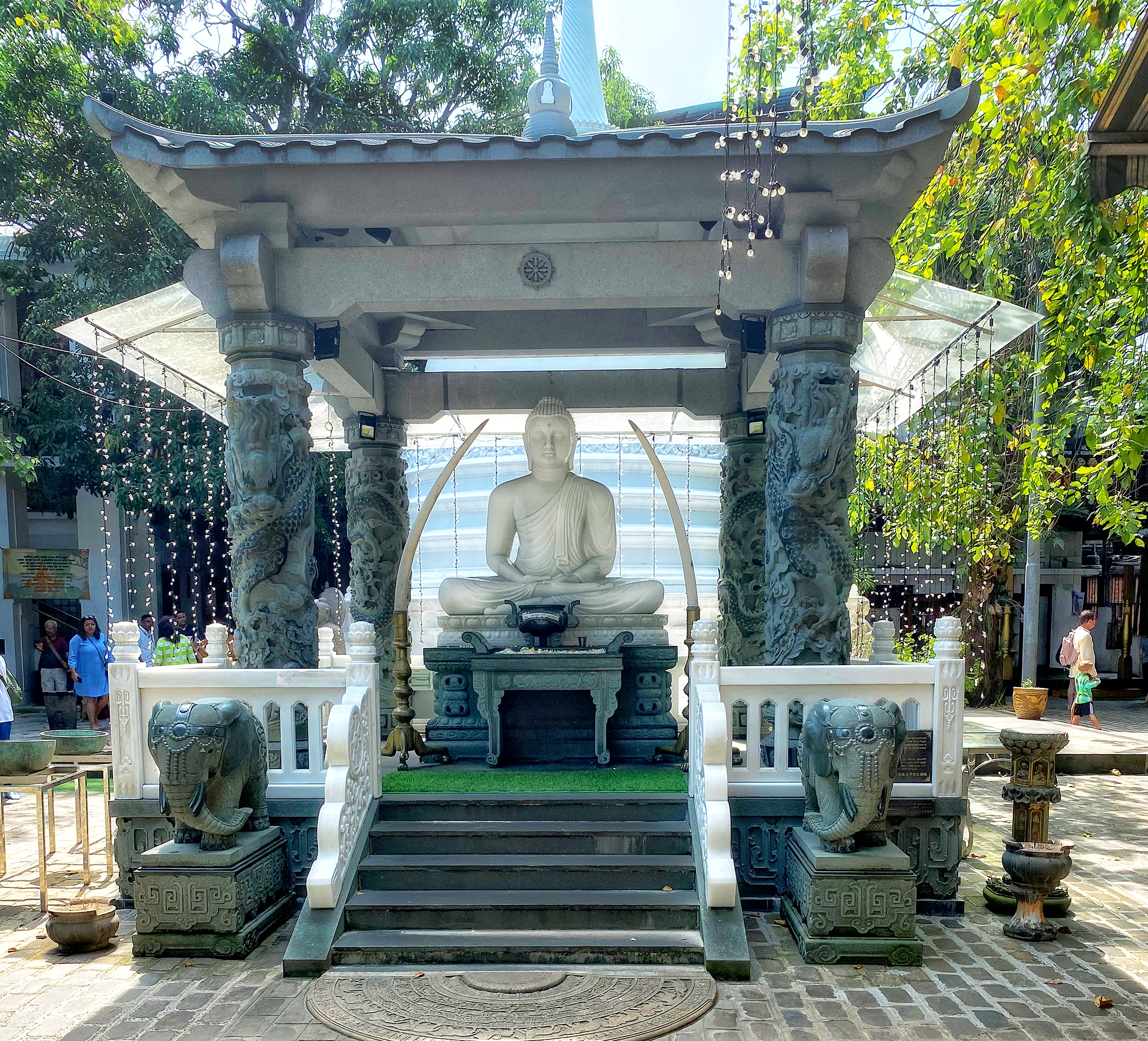Kolombo- Gangarama Temple-Samadhi-Budha heykeli-Photo by Önder Kaplan